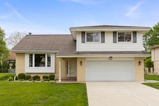 2426 S Shag Bark Trail, Arlington Heights, IL 60005