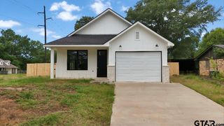 307 S Langham St, Troup, TX 75789