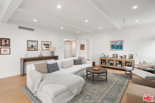 300 N Swall Drive 354, Beverly Hills, CA 90211