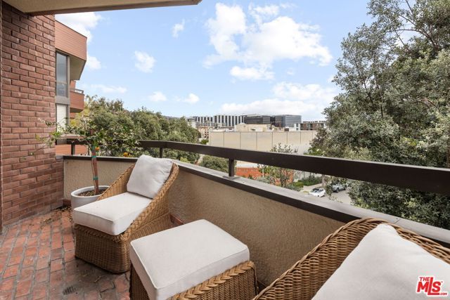 300 N Swall Drive 354, Beverly Hills, CA 90211