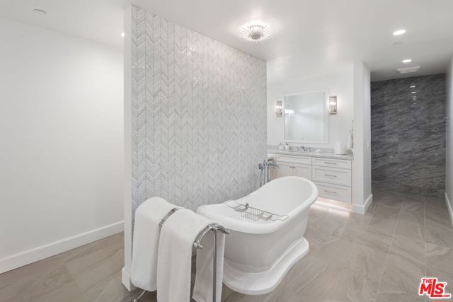 300 N Swall Drive 354, Beverly Hills, CA 90211