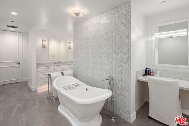 300 N Swall Drive 354, Beverly Hills, CA 90211