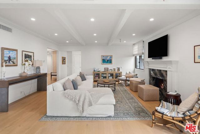 300 N Swall Drive 354, Beverly Hills, CA 90211