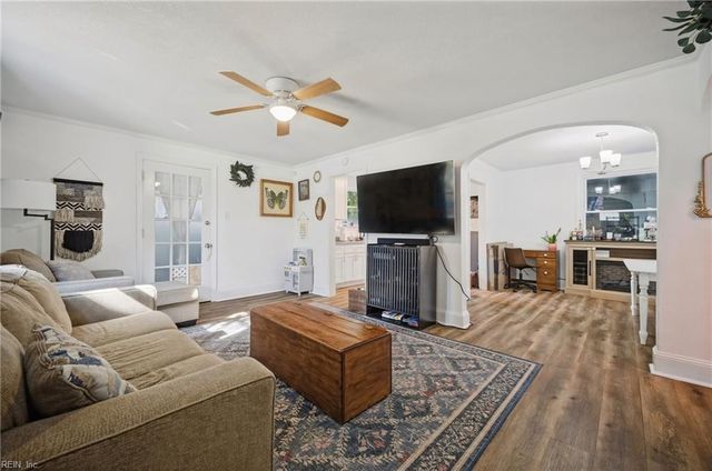 302 Plover DR, Portsmouth, VA 23704