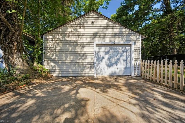 302 Plover DR, Portsmouth, VA 23704