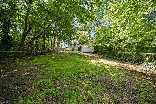 302 Plover DR, Portsmouth, VA 23704