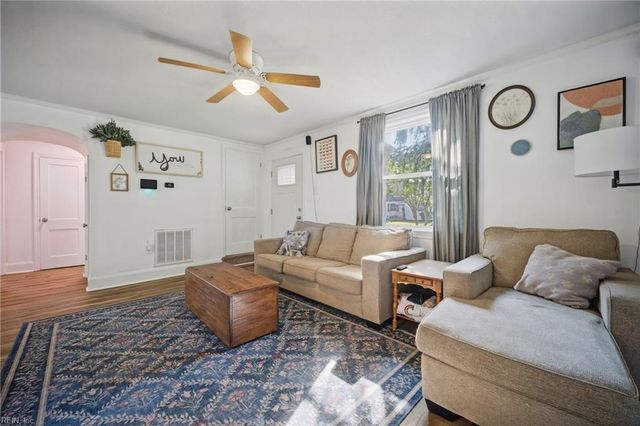 302 Plover DR, Portsmouth, VA 23704
