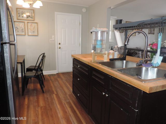 1318 Hunters Road, New Bern, NC 28562