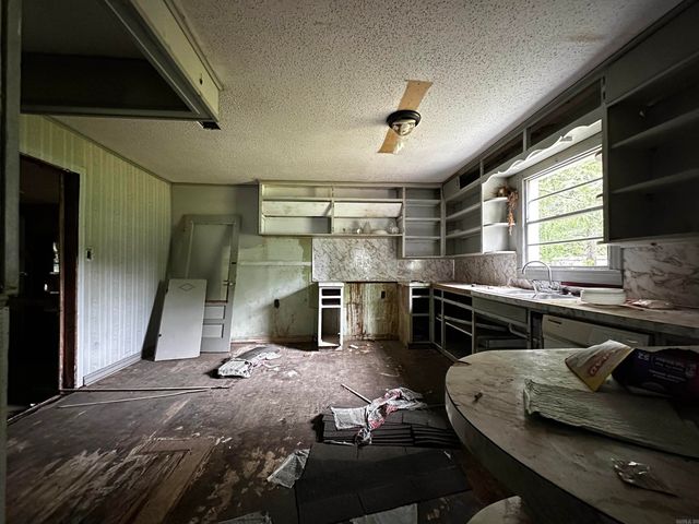 6102 Bullock St, Pine Bluff, AR 71602
