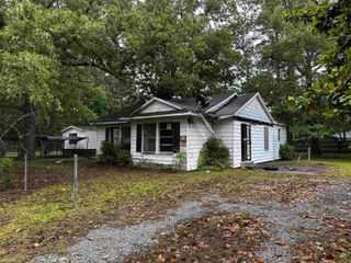 6102 Bullock St, Pine Bluff, AR 71602