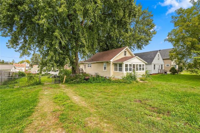 806 22nd Avenue SW, Cedar Rapids, IA 52404