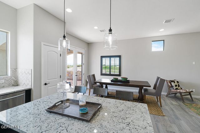 712 Cedarwood Avenue, El Paso, TX 79928