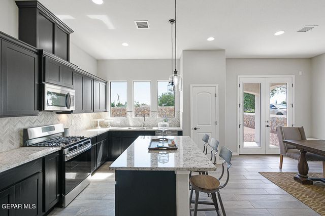 712 Cedarwood Avenue, El Paso, TX 79928