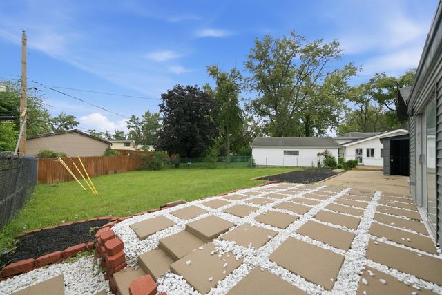 577 Ranger Drive, Chicago Heights, IL 60411