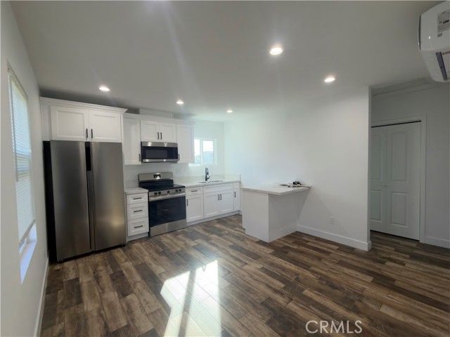 521 W 78th, Los Angeles, CA 90044