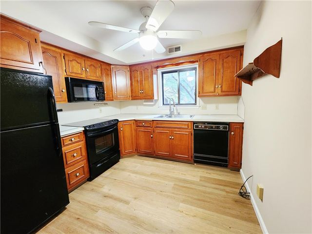 885 Cold Spring Road 5, Lower Macungie Twp, PA 18103