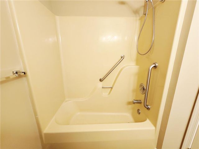 885 Cold Spring Road 5, Lower Macungie Twp, PA 18103