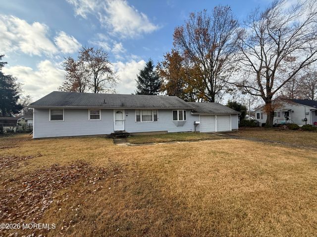 574 Hopping Road, Belford, NJ 07718