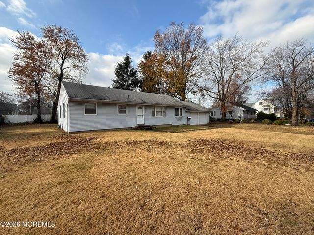 574 Hopping Road, Belford, NJ 07718