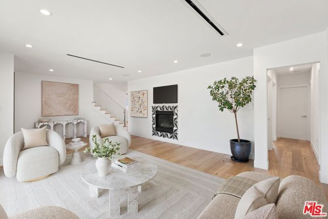 5528 Marburn Avenue, Los Angeles, CA 90043