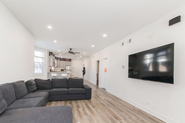 4055 Prairie Avenue 1, Schiller Park, IL 60176