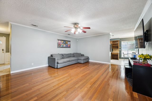 204 Shelmar Drive, Euless, TX 76039