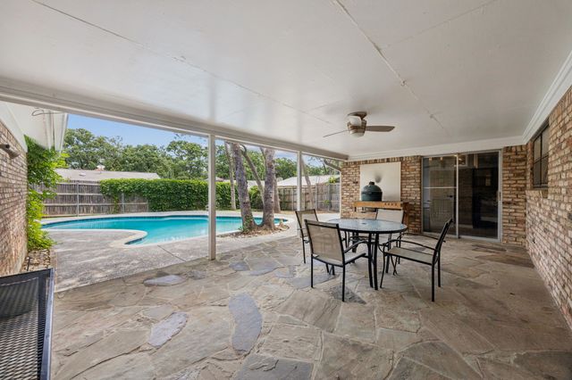 204 Shelmar Drive, Euless, TX 76039