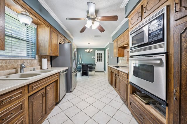 204 Shelmar Drive, Euless, TX 76039