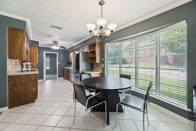 204 Shelmar Drive, Euless, TX 76039