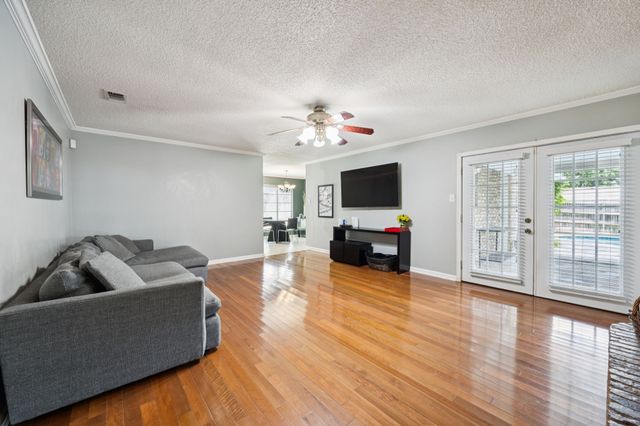 204 Shelmar Drive, Euless, TX 76039