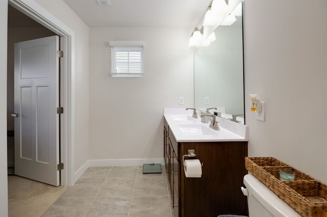 459 Streamview Dr, White House, TN 37188