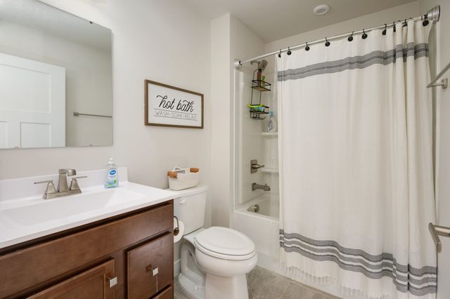 459 Streamview Dr, White House, TN 37188