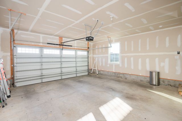 459 Streamview Dr, White House, TN 37188