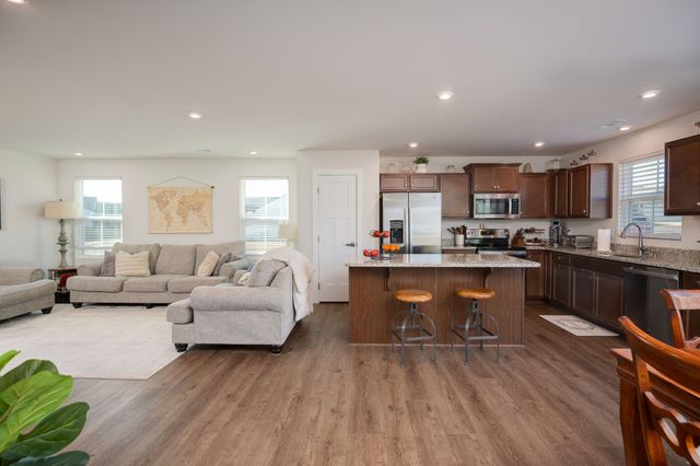 459 Streamview Dr, White House, TN 37188