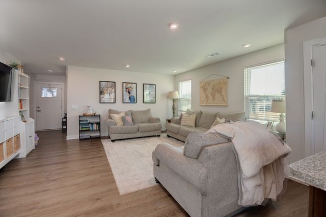 459 Streamview Dr, White House, TN 37188