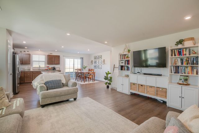 459 Streamview Dr, White House, TN 37188