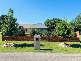 18322 Lake Oaks DR, Jonestown, TX 78645