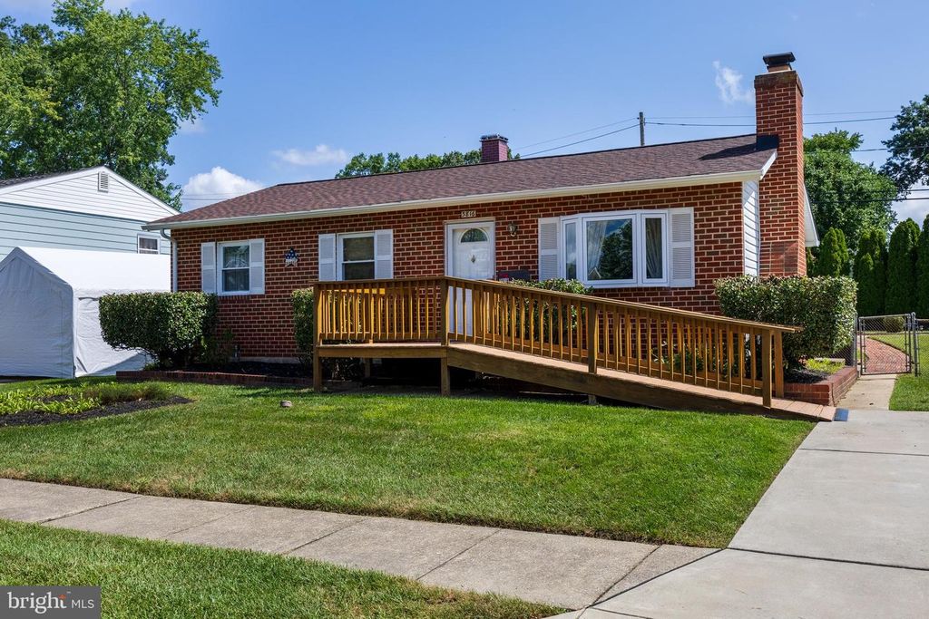 Image 2 of property listing at 3816 BAYVILLE RD, Baltimore, MD 21220