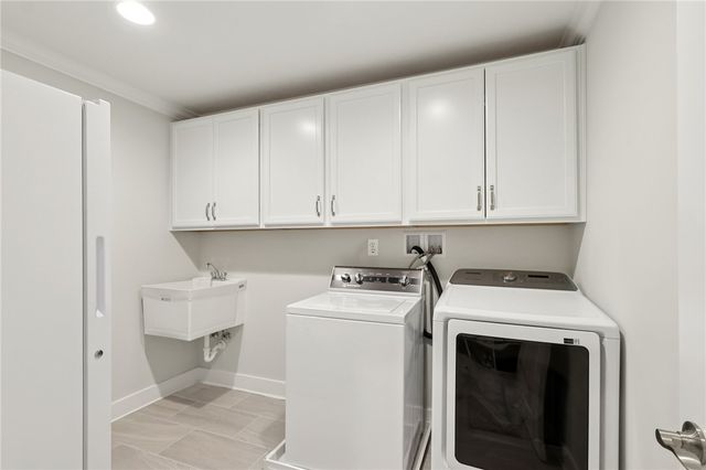 216 Hickory Lane, Adams Twp, PA 16046