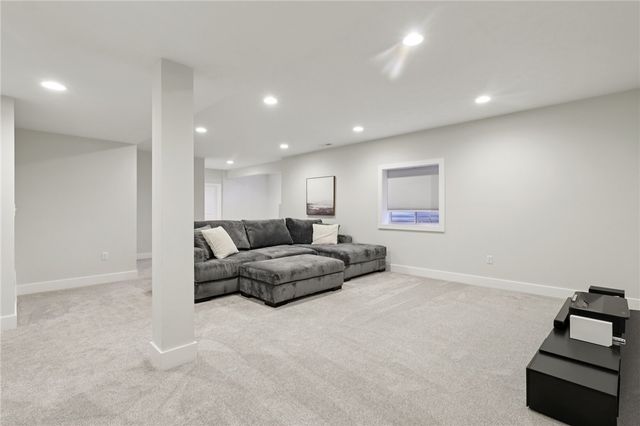 216 Hickory Lane, Adams Twp, PA 16046