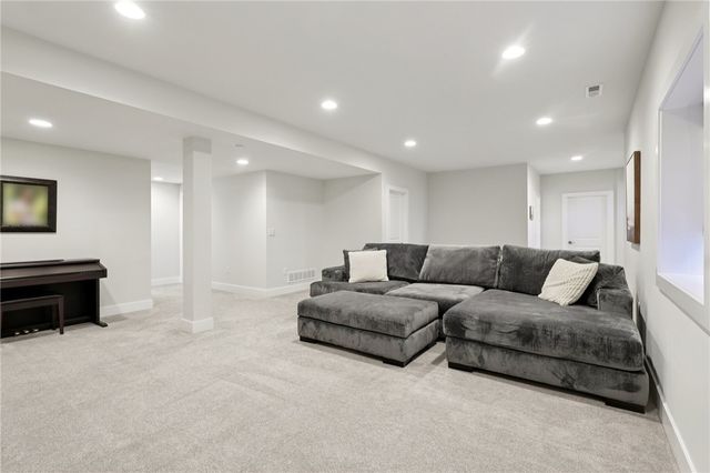 216 Hickory Lane, Adams Twp, PA 16046