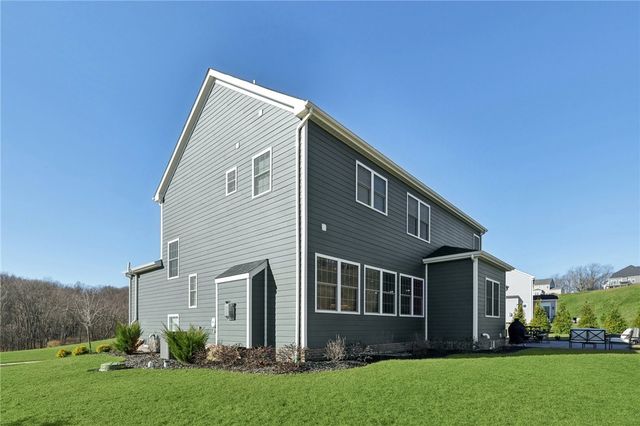 216 Hickory Lane, Adams Twp, PA 16046