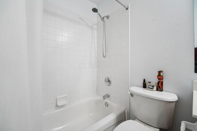 1719 Royal Oak Drive, Lewis Center, OH 43035