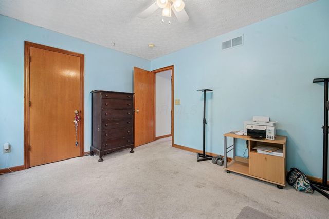 1719 Royal Oak Drive, Lewis Center, OH 43035