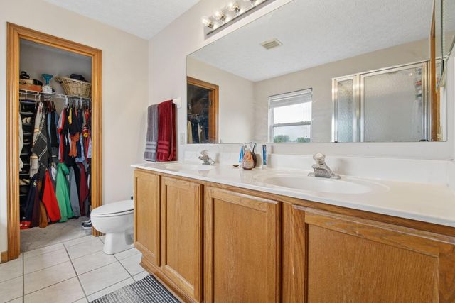 1719 Royal Oak Drive, Lewis Center, OH 43035