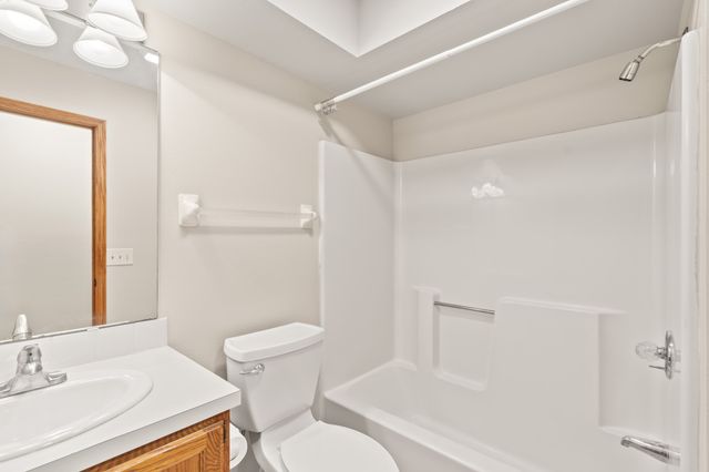 5408 Vista Drive, West Des Moines, IA 50266