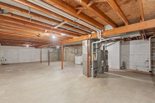 5408 Vista Drive, West Des Moines, IA 50266