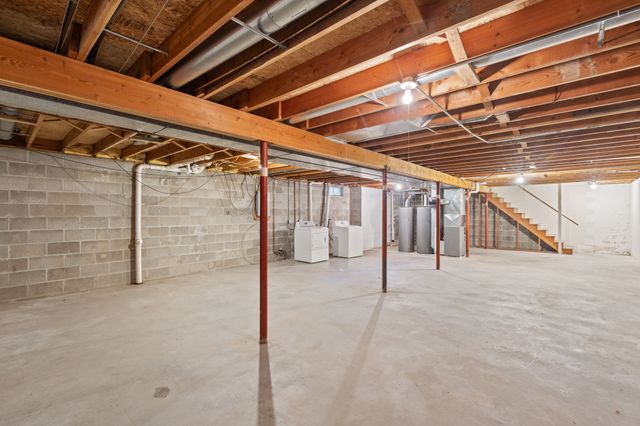 5408 Vista Drive, West Des Moines, IA 50266