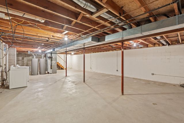 5408 Vista Drive, West Des Moines, IA 50266