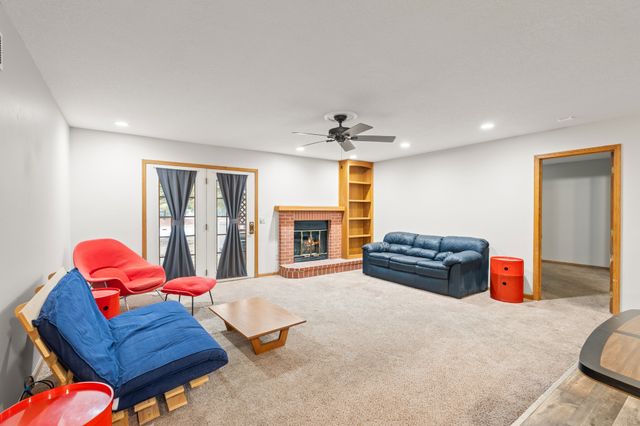 5408 Vista Drive, West Des Moines, IA 50266